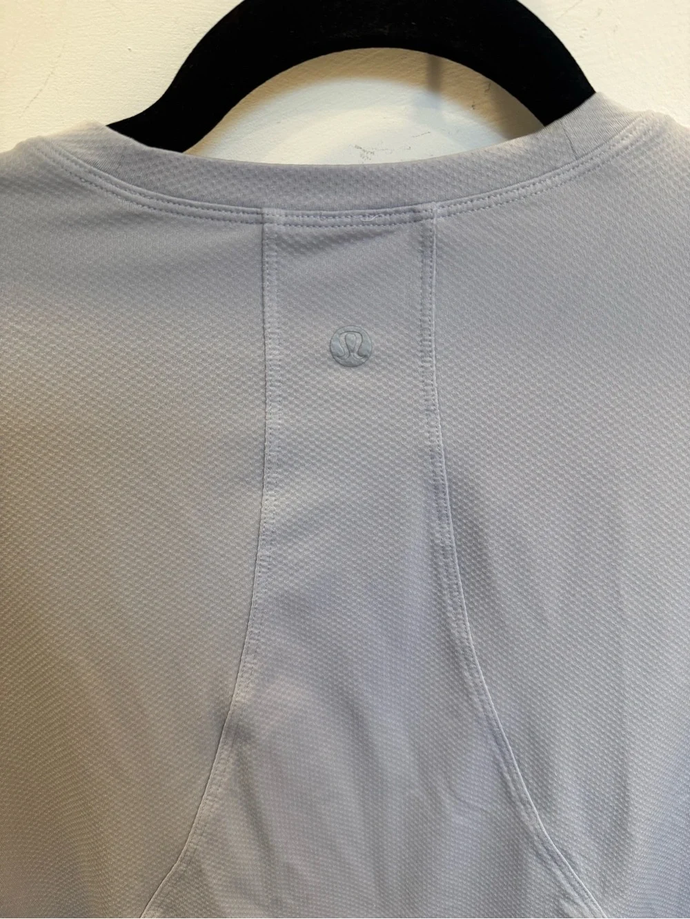 Women's Light Gray Cropped Performance Tee